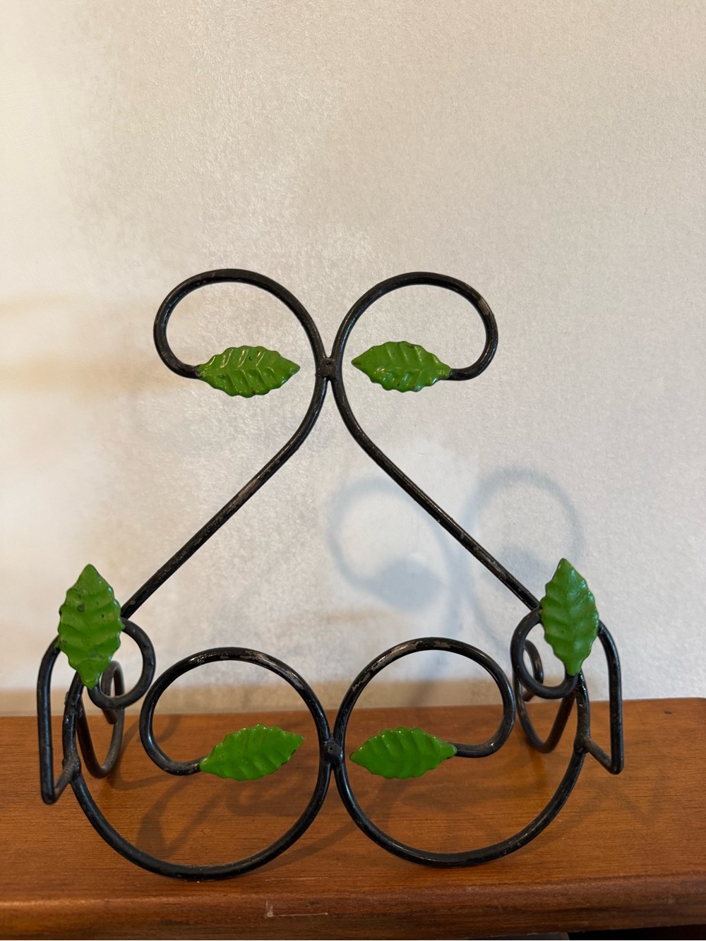 Vintage/Retro Metal Plate Stand, Freestanding, Black/Green Leaf, Small